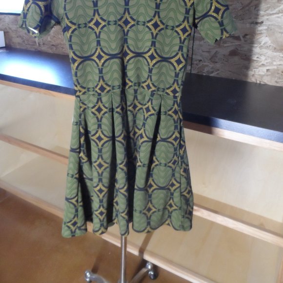 LuLaRoe Green/Black/Yellow Pleated Amelia Dress XS Women's Short-Sleeve Pockets - Picture 5 of 5